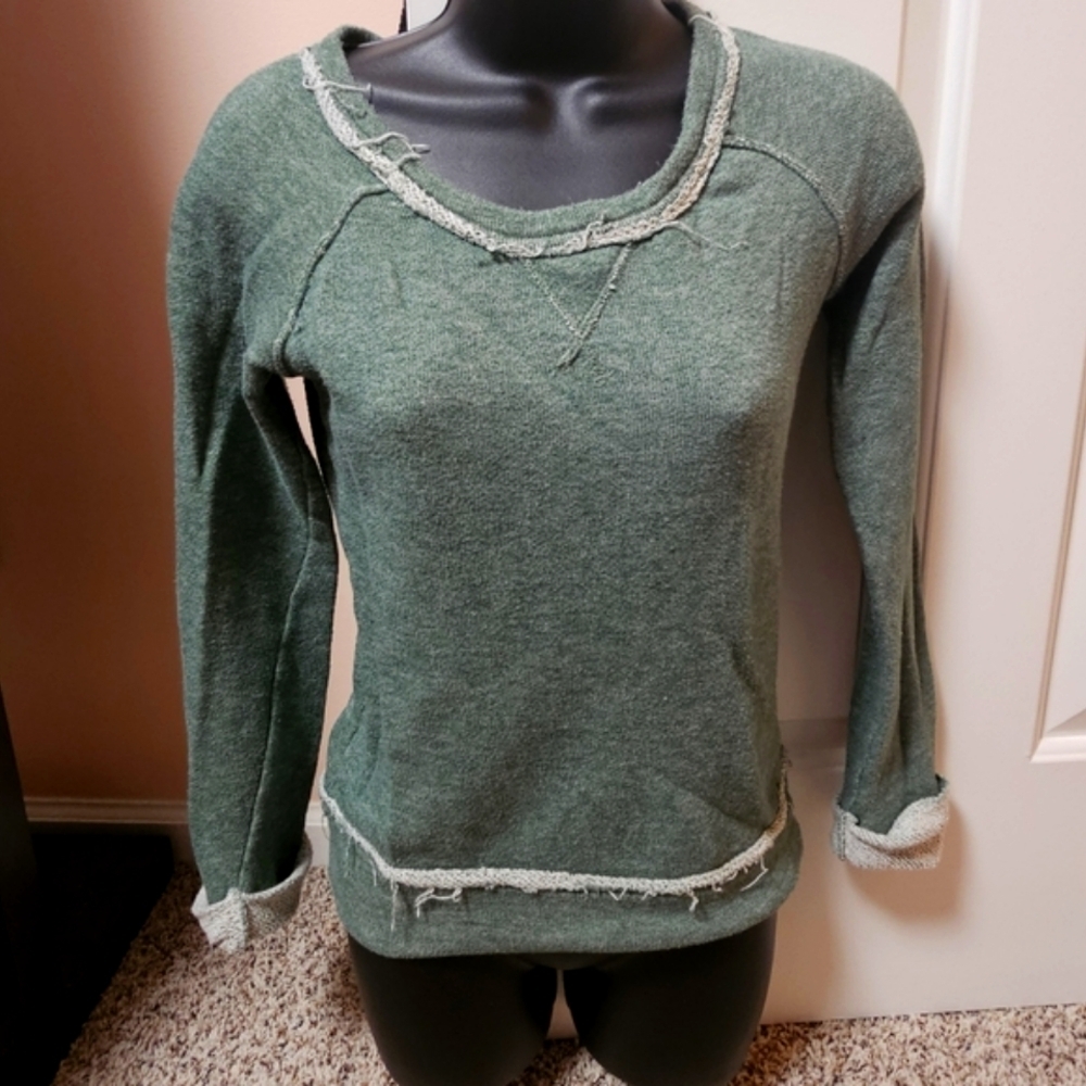Green Cozy Sweatshirt with Ribbed Edges